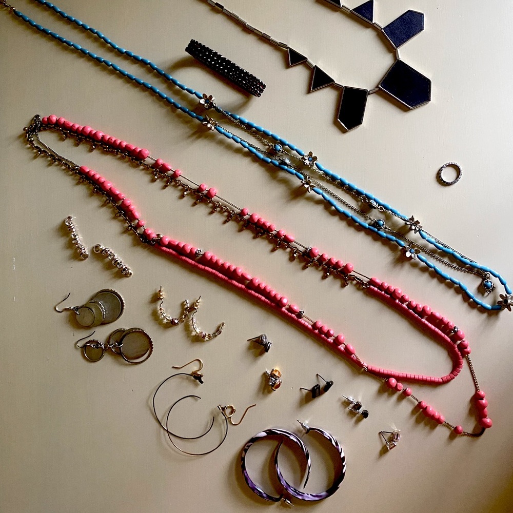 Costume Jewelry - Necklaces, Earrings, & Bracelet